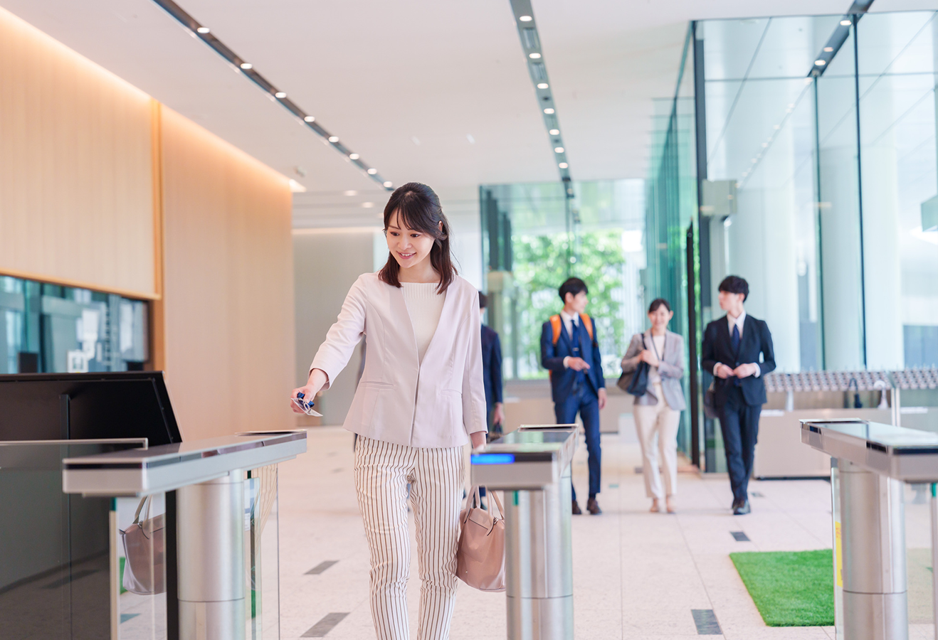 出入する人を制限・記録する